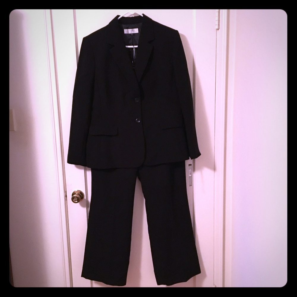 NWT Black Tahari 2-piece suit, size 18